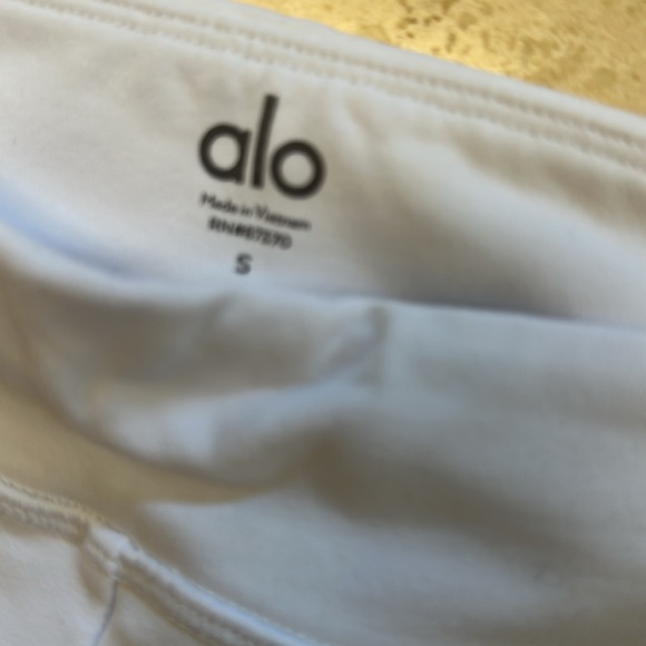 Alo top seller flutter airbrush flare leg slit legging 
Perfect - Picture 2 of 6